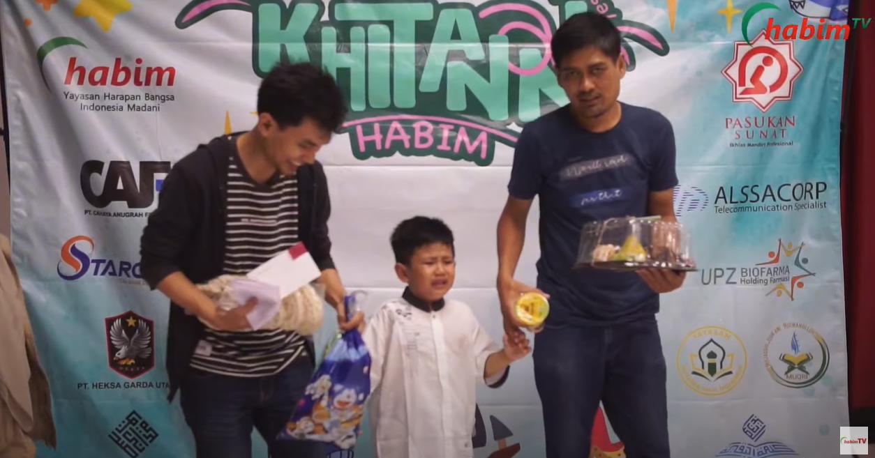 Penyerahan Bingkisan Khitanan Massal 2024